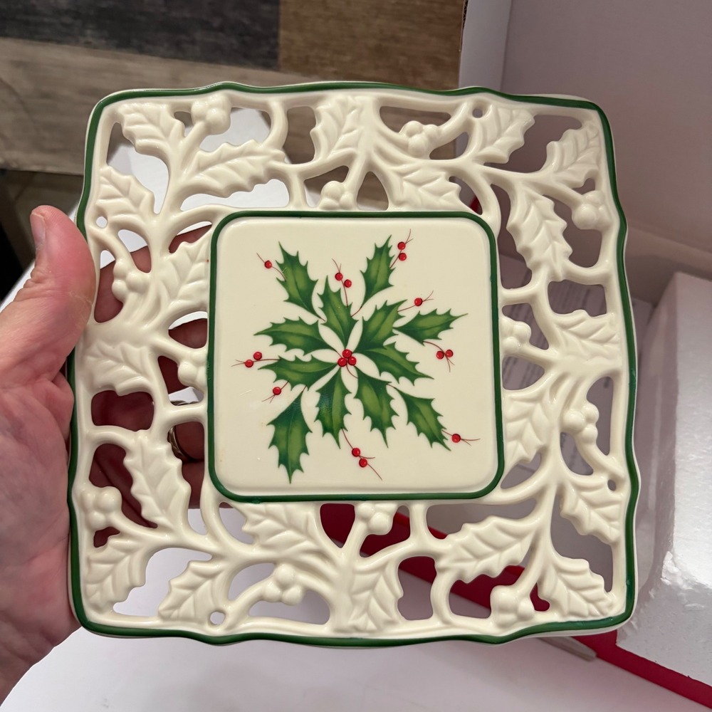 Lenox Holiday Pierced Trivet 7.5 Inch Ivory Bone China Christmas Holly 830304 - Picture 3 of 4